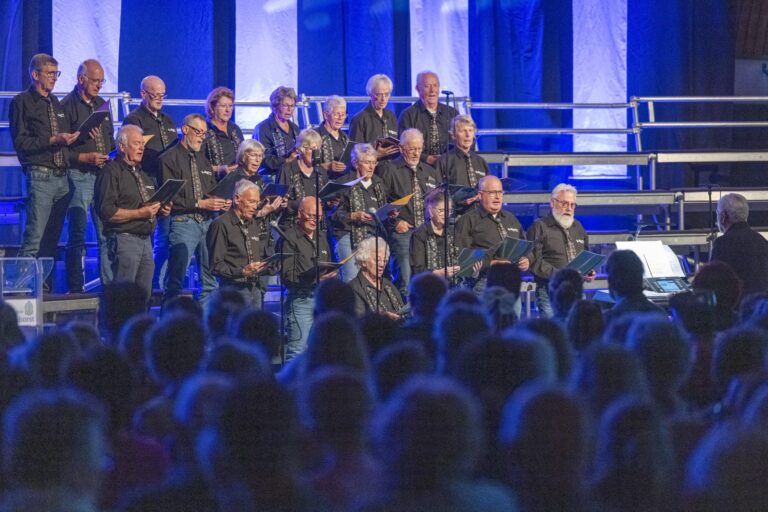 Optreden 80 jaar vrijheid 10 mei 2025 Sporthal Staphorst. Foto Jaco Hoeve